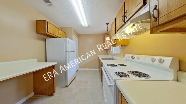 Building Photo - 610 Lee Ave