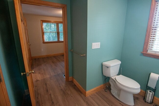 Building Photo - 6 Wildwood Ln