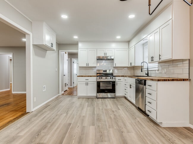 Building Photo - 4967 Princeton Dr