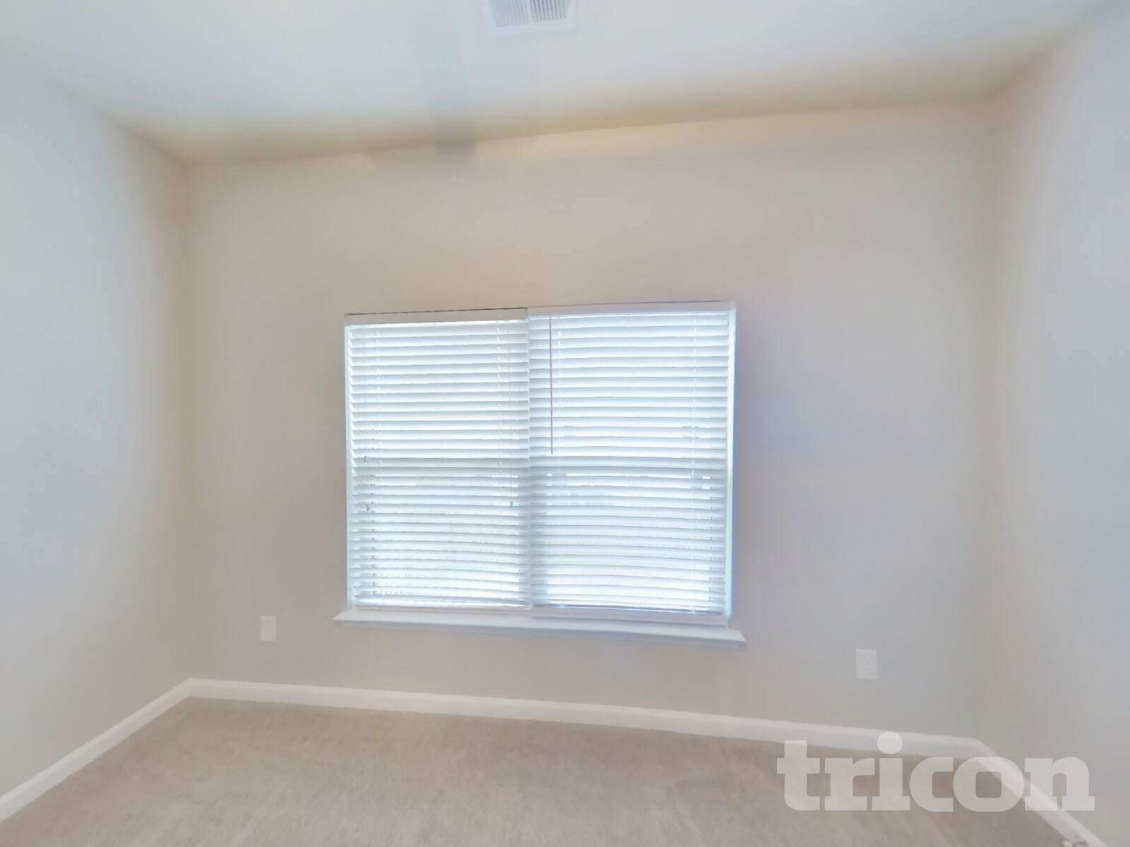 Building Photo - 744 Effendi Pl