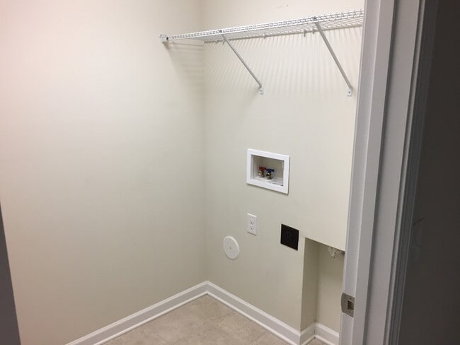 Building Photo - 6441 Silver Star Ln