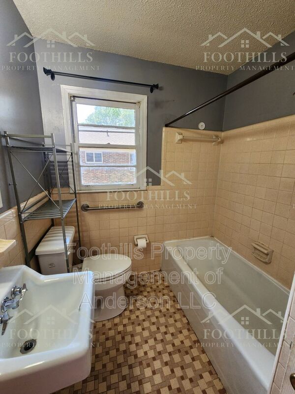 Building Photo - 418 W Fredericks St