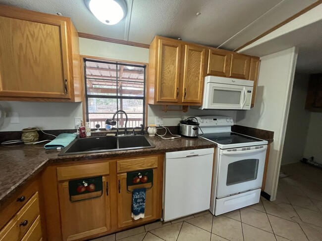 Building Photo - Charming 3-Bedroom, 2-Bath Manufactured Ho...