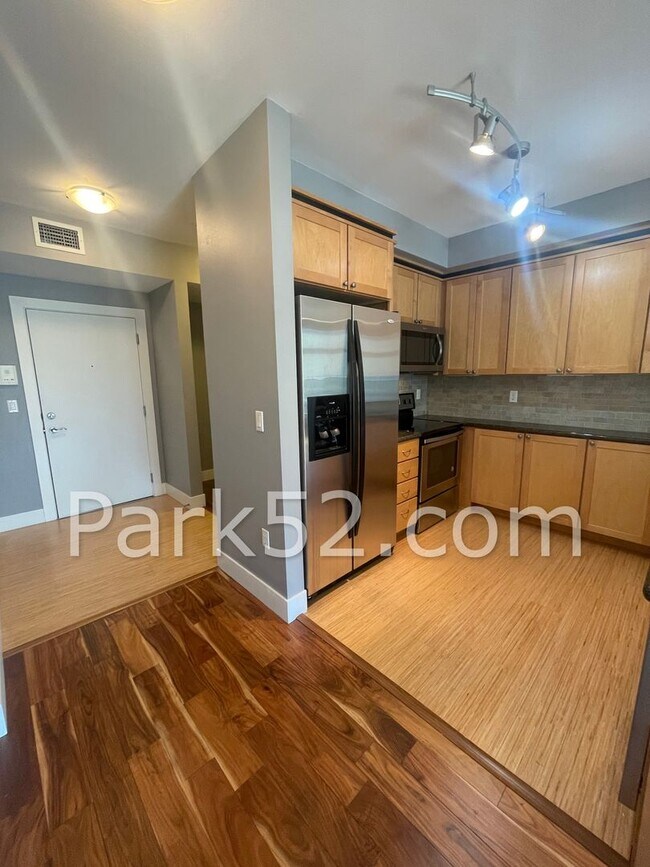 Building Photo - One Bedroom Condo in Downtown Tacoma