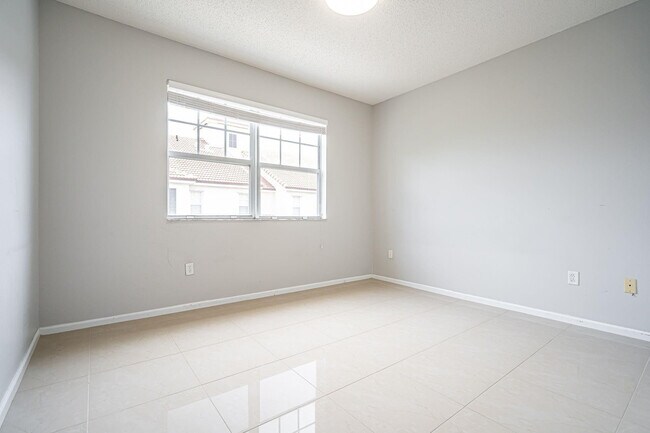 Building Photo - 5840 W Sample Rd