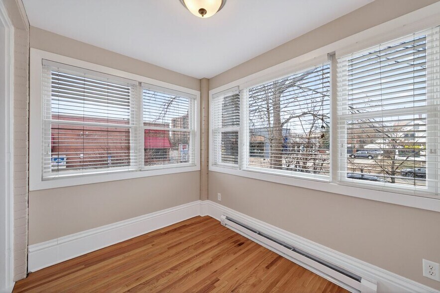 Building Photo - 722 Grand Ave