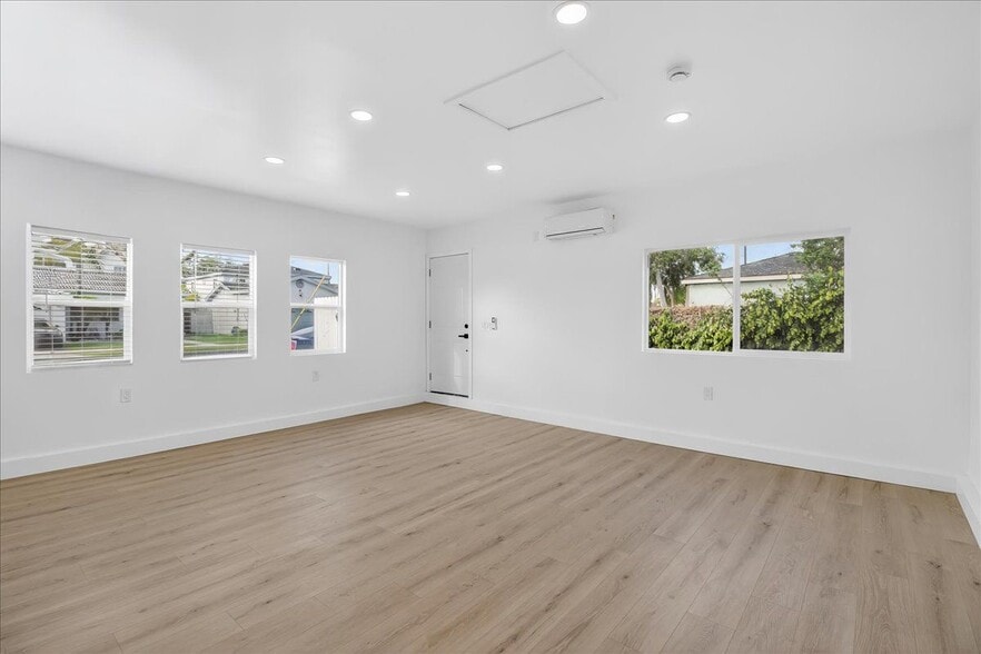 Building Photo - 2101 E 63rd St