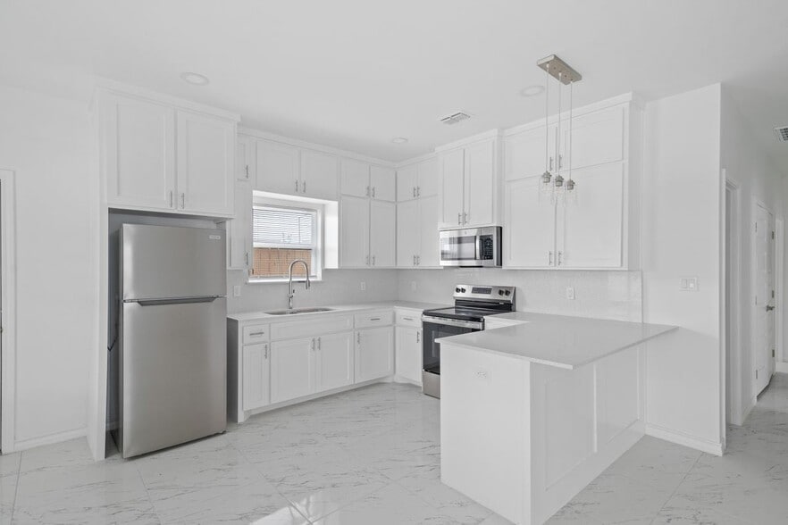 Building Photo - 11304 N 25th St