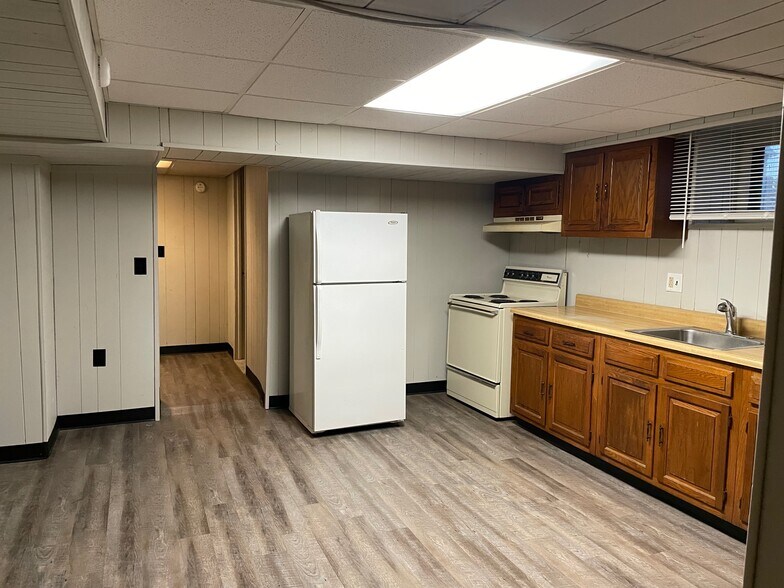 Building Photo - 34130 Utica Rd