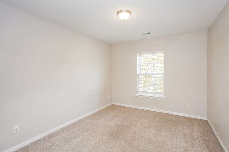 Building Photo - 5104 Abercromby St