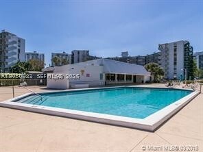 Building Photo - 3475 N Country Club Dr