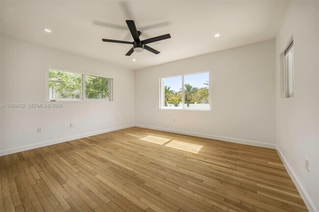 Building Photo - 7840 SW 71st Ave