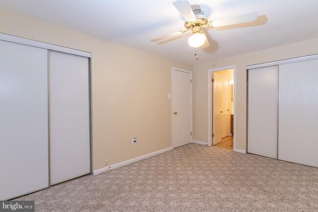 Building Photo - 7 Valleyfield Ct