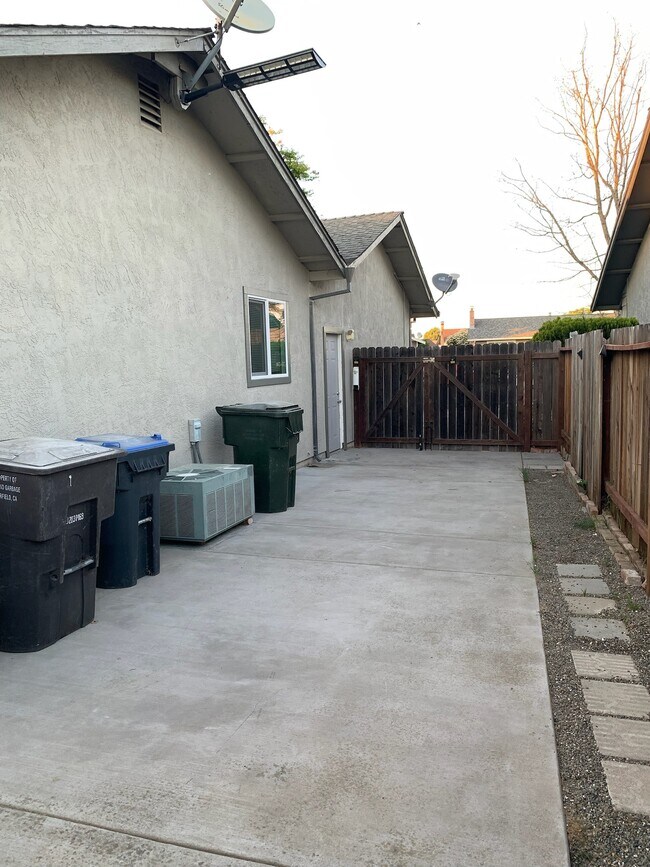 Building Photo - 911 Shelduck Ct