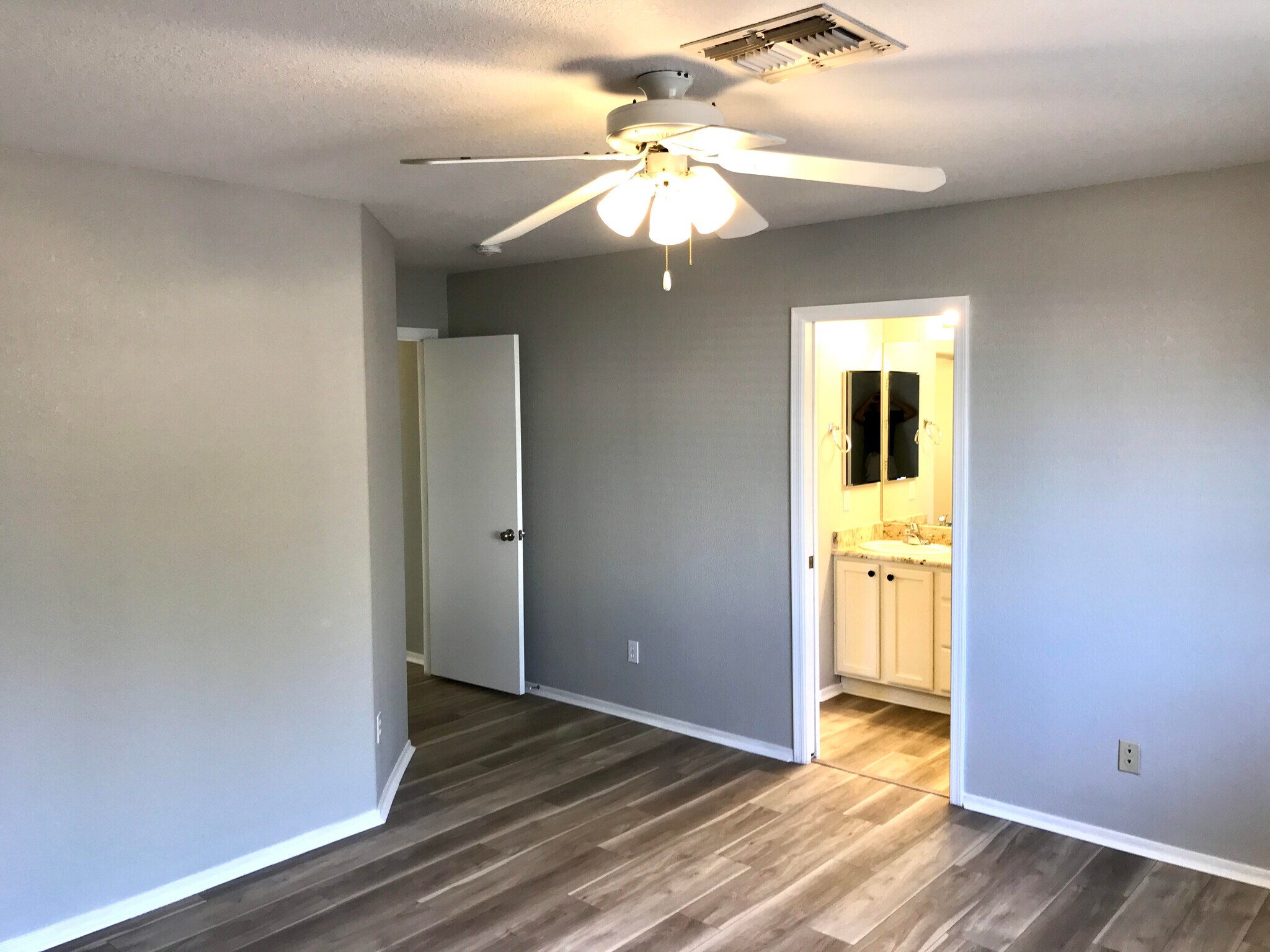 Building Photo - 1323 W Desert Cloud Pl