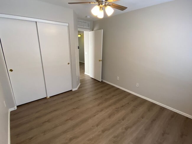 Building Photo - 4 Bedroom, 3 bath, two story with loft in ...