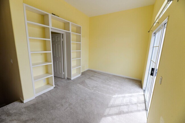Building Photo - Resort style 2 bedroom/2 bath Condo/ walking distance to Ocean Ranch Village!