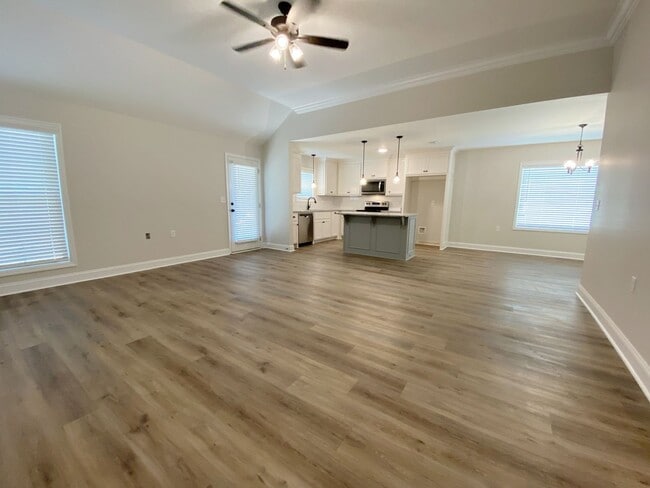 Building Photo - Elegant & Spacious 3BD/2BA Home in Hahira ...