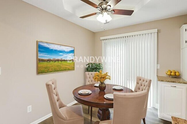 Building Photo - 521 SE Onyx Dr