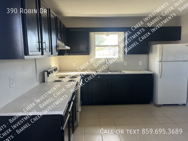 Building Photo - 2-Bedroom 1-Bath Brick Duplex with Spaciou...