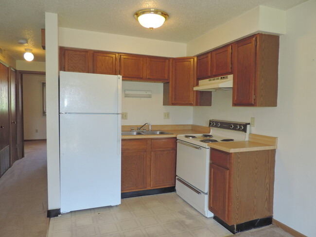 Building Photo - $875 | 1 Bedroom, 1 Bathroom Condo | Cat F...