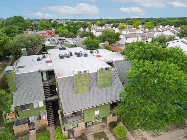 Building Photo - 9831 Walnut St