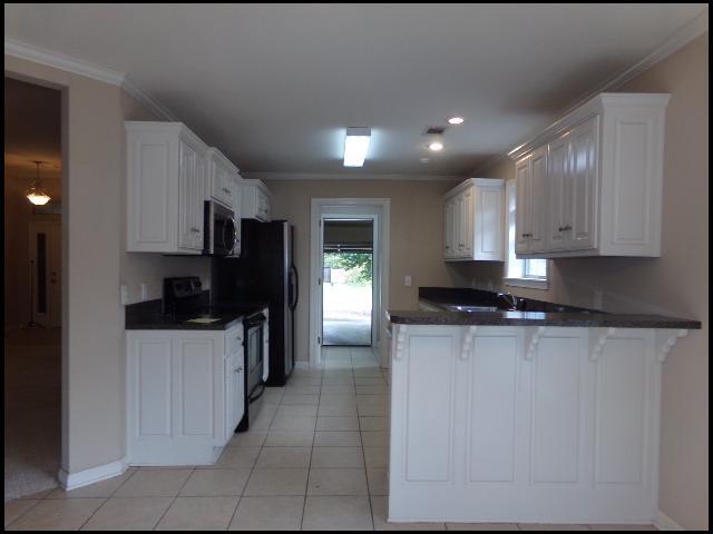 Building Photo - 303 Hidden Meadows Dr