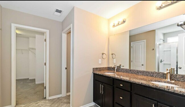Building Photo - 217 Hydrangea Dr