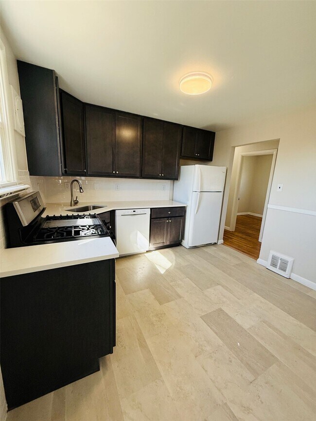 Building Photo - 936 Highmont Dr