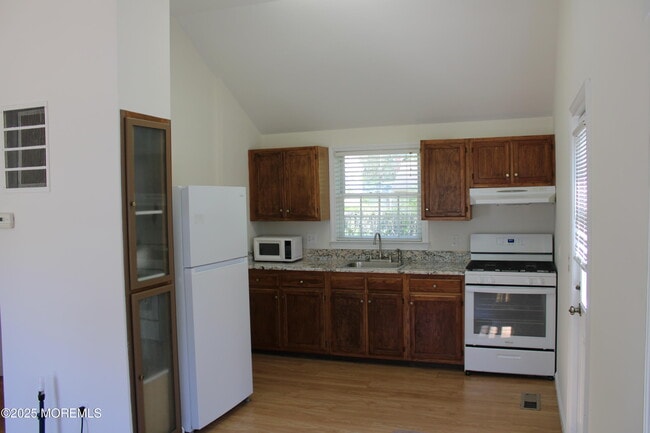 Building Photo - 21 Coolidge Dr