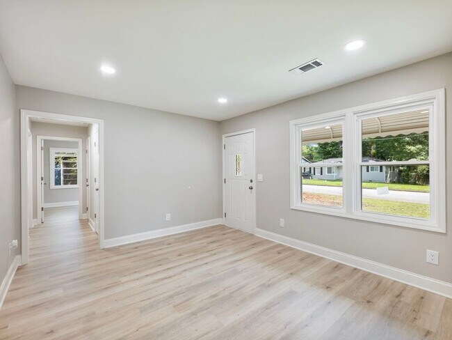 Building Photo - 2862 Argyle Dr NW