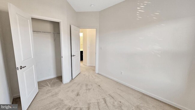 Building Photo - 43369 Southland St