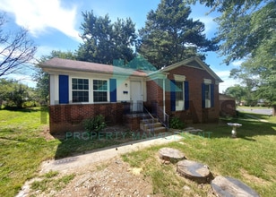 Building Photo - 829 Holt Ave