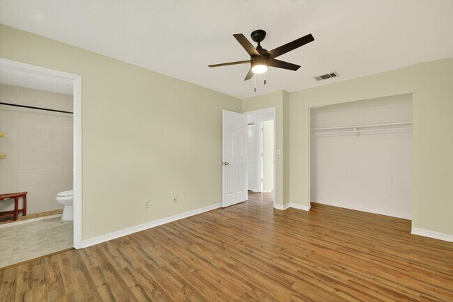 Building Photo - 2252 SE Aneci St