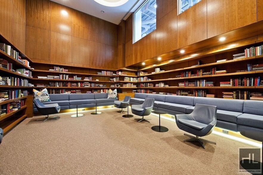 Building Photo - Furnished 2bed/2bath Penthouse w/Views