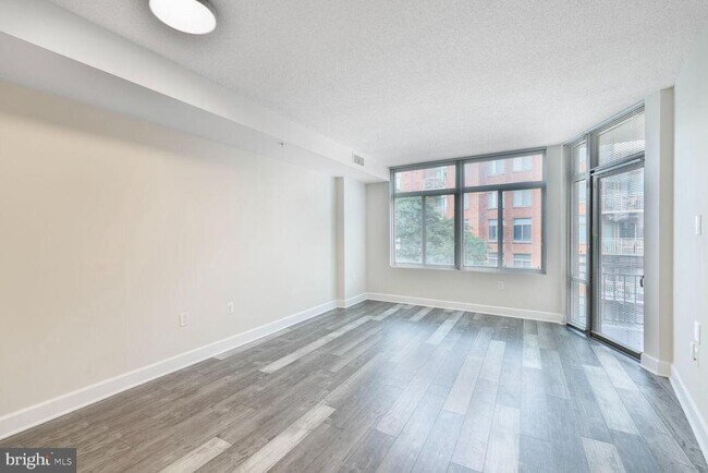 Building Photo - 3600 S Glebe Rd