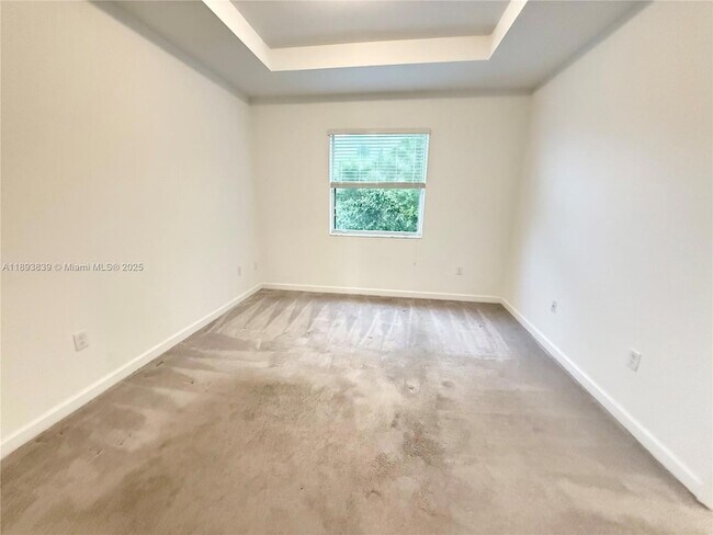 Building Photo - 2620 SE 11th Ct