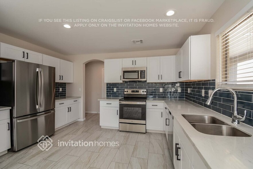 Building Photo - 15378 W Shangri La Rd