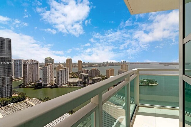 Building Photo - 950 Brickell Bay Dr