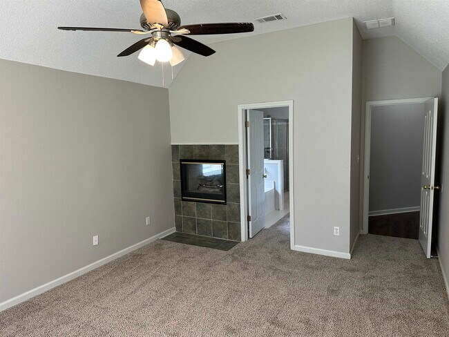 Building Photo - 5281 Jon Oak Dr