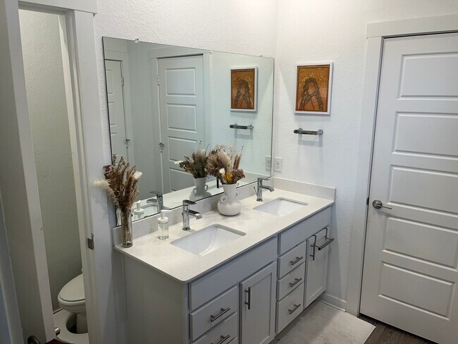 Building Photo - 14005 Zuhause Dr