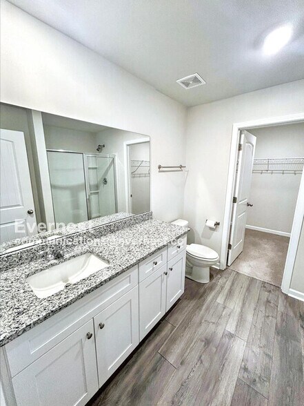 Building Photo - 3231 Quintana Dr