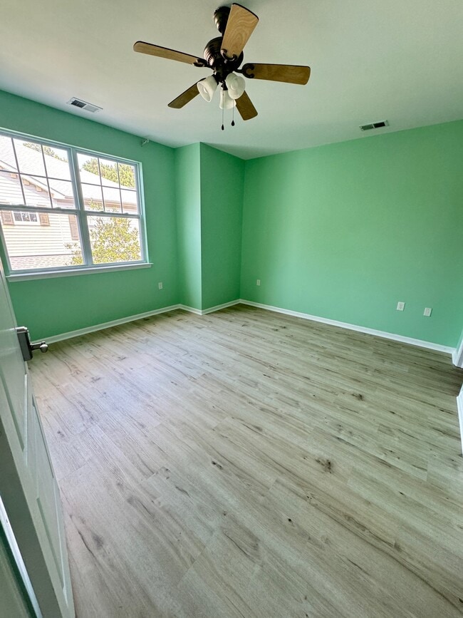 Building Photo - 1307 Emsworth Dr