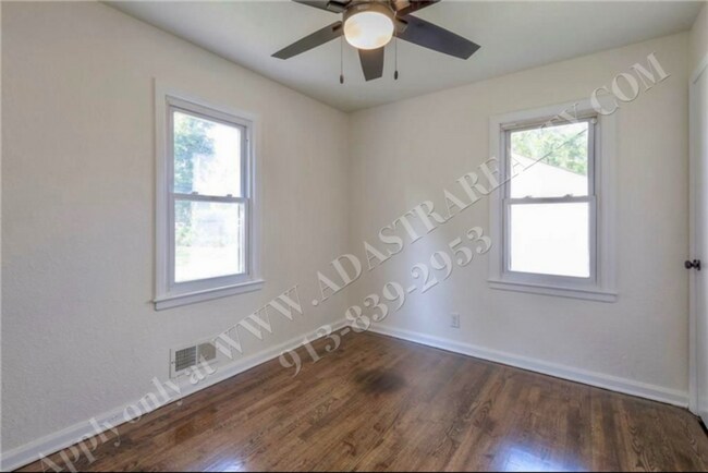 Building Photo - Stunningly Remodeled 3 Bed 1 Bath Home in KCMO-Available NOW!!