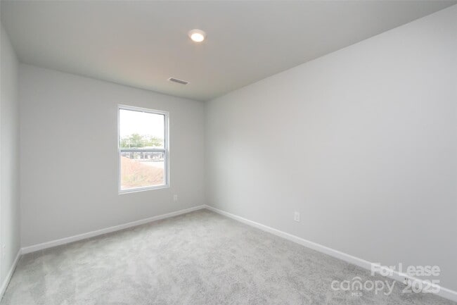 Building Photo - 2550 Lydia Ave