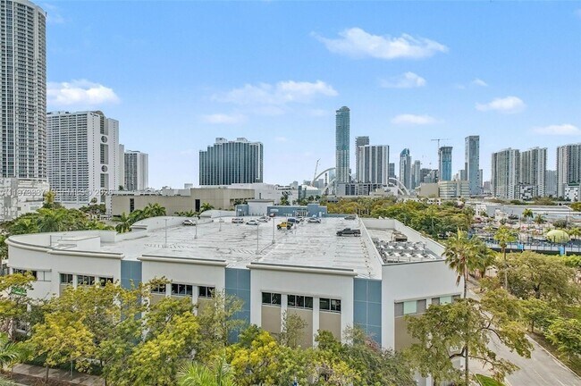 Building Photo - 275 NE 18th St