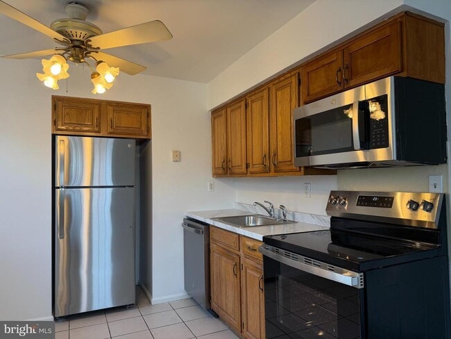 Building Photo - 132 N Church St