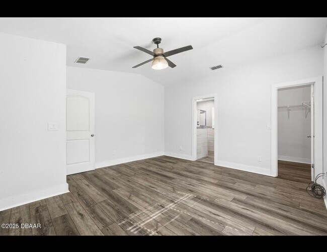 Building Photo - 3 Bedroom with Florida Room and Shed Available Now - Daytona Beach