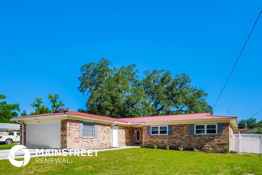 Primary Photo - 1055 Grove Park Dr S