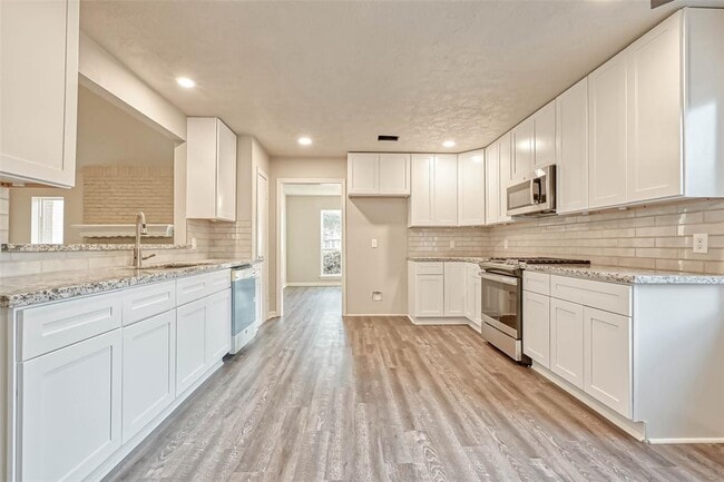 Building Photo - 3615 Highfalls Dr